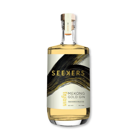 SEEKERS Gold Gin bottle on white background